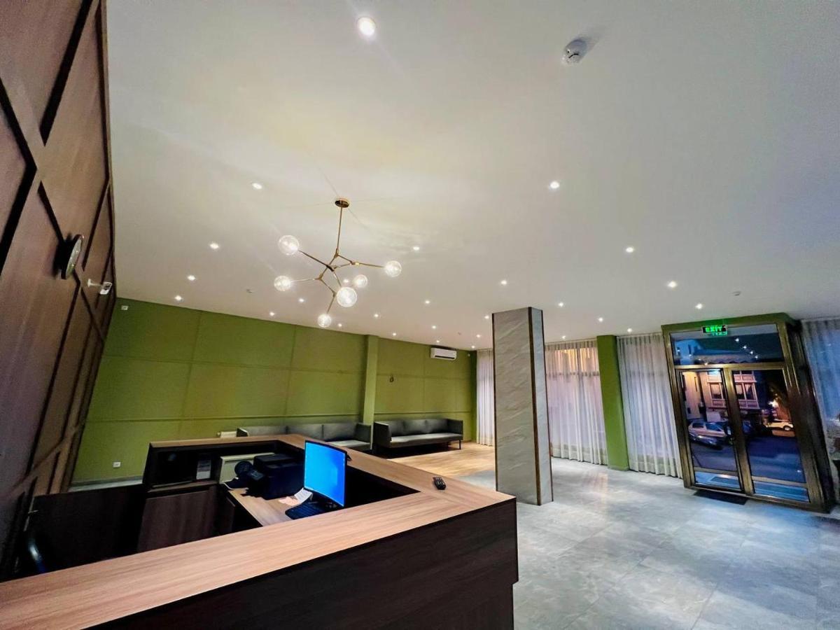 Aristocrat Hotel Tbilisi Buitenkant foto